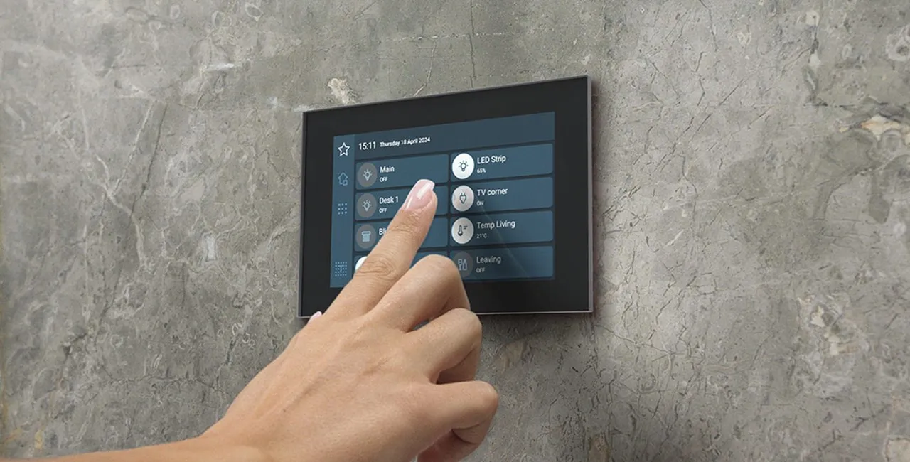 PENTUS 5-inch colour touch screen